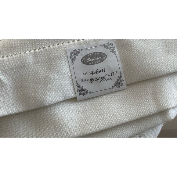 NEW Set of tablecloth and matching napkins - Picture 2 of 9